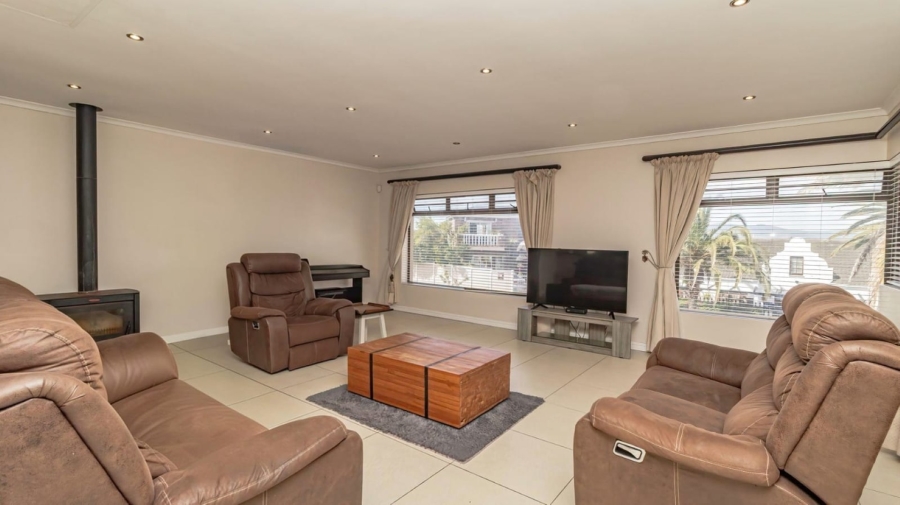 4 Bedroom Property for Sale in Flamingo Vlei Western Cape